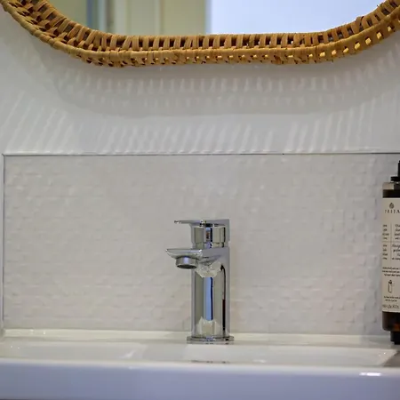 Léandre Entièrement Rénové Avec Extérieur Apartamento *