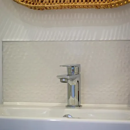 Léandre Entièrement Rénové Avec Extérieur